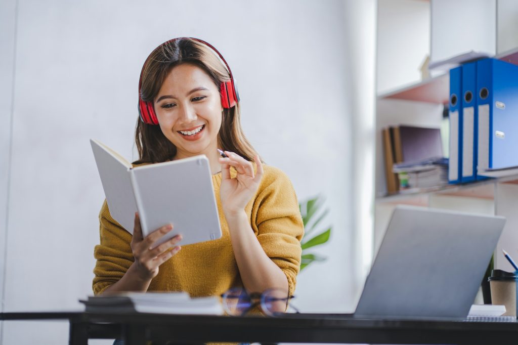 Student Learning Using Laptop in Home - Educational Courses or Training Seminars Online Education Id
